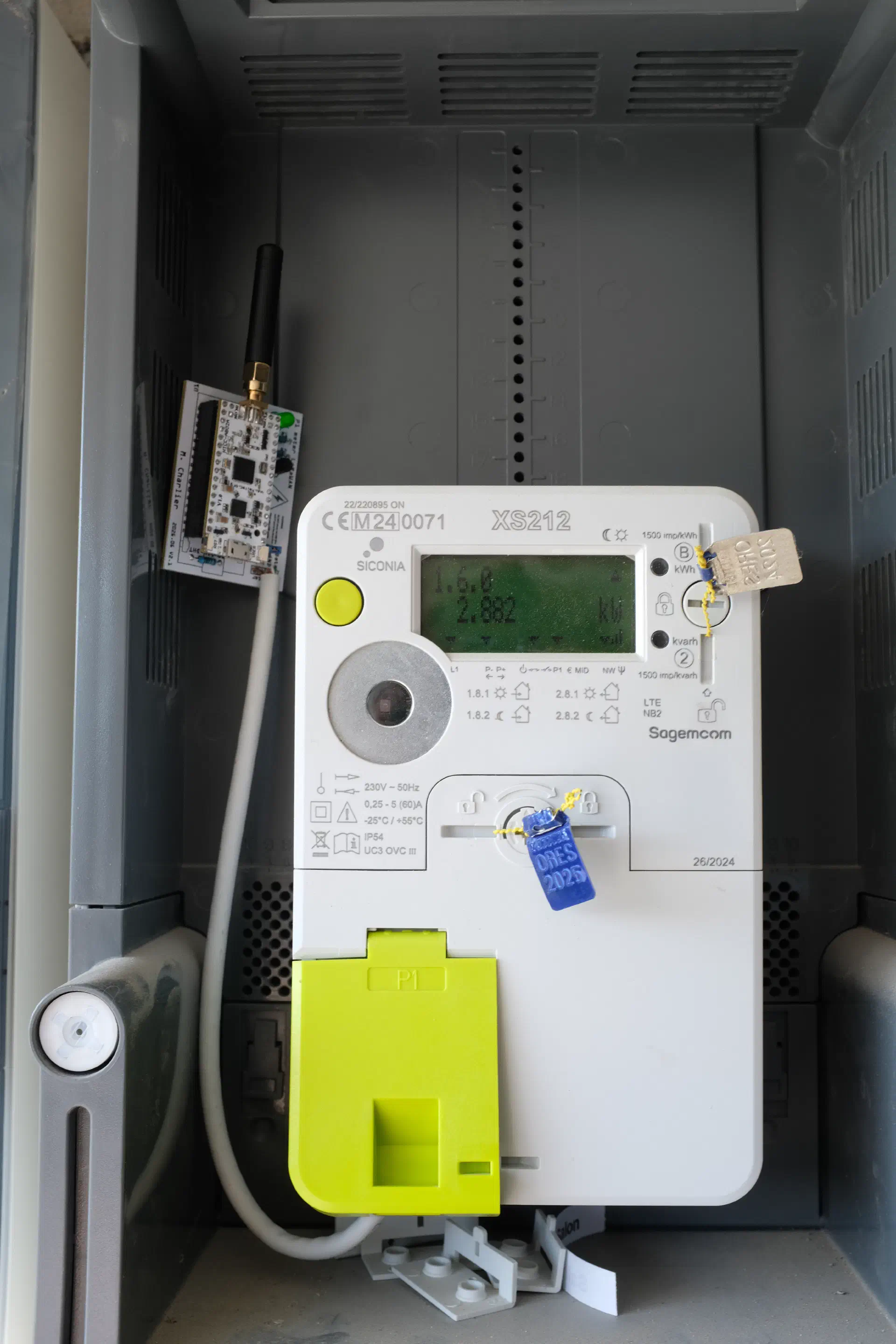 Sensor installed on the electrical meter